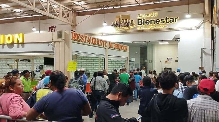 Banco del Bienestar rebasado en primer día del pago de apoyos