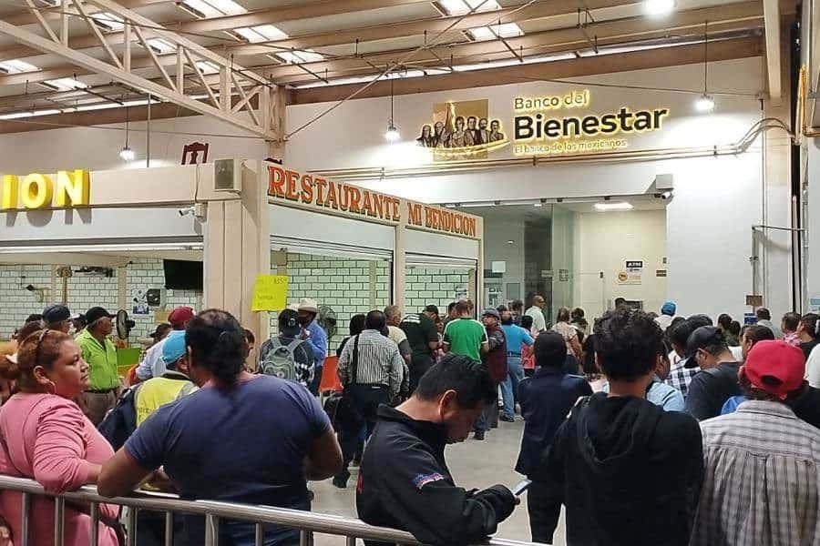 Banco del Bienestar rebasado en primer día del pago de apoyos