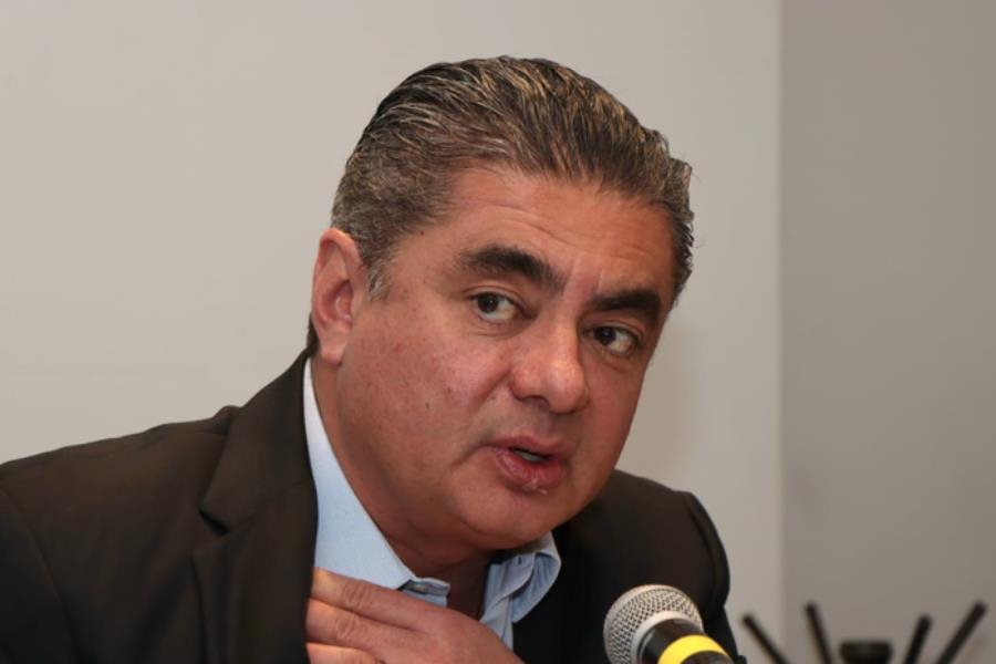 Renuncia Luis Espinoza Cházaro al PRD