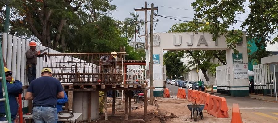 Retoma Sotop trabajos en puente peatonal frente a UJAT