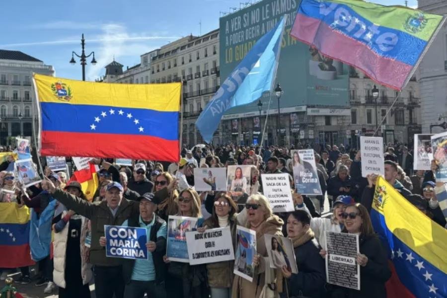 Participa Calderón en manifestación a favor de María Corina Machado en España