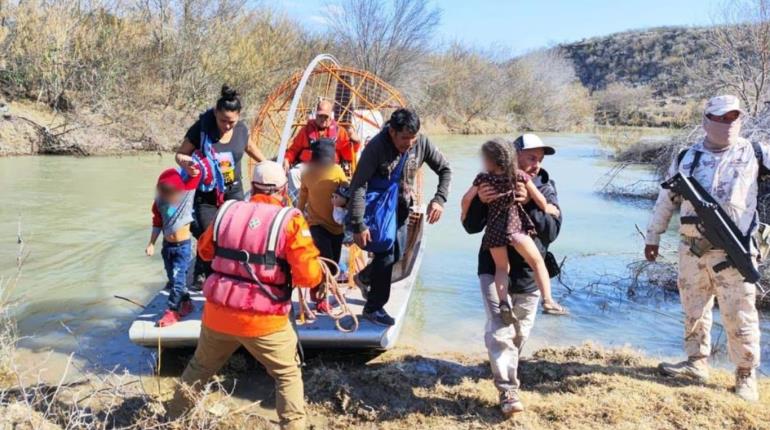 Logra INM rescatar a 74 migrantes en el Río Bravo; 3 personas pierden la vida