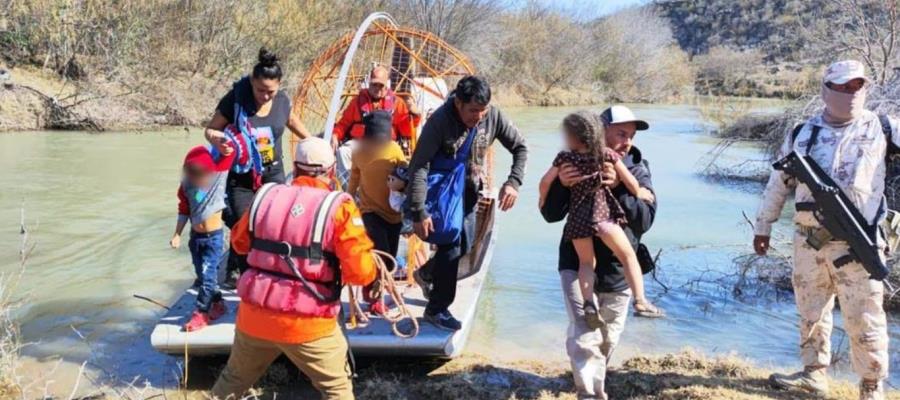 Logra INM rescatar a 74 migrantes en el Río Bravo; 3 personas pierden la vida