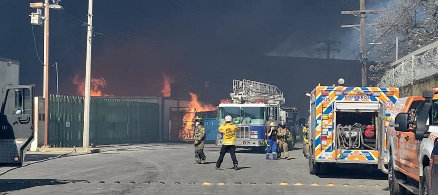 Arde bodega de madera en San Nicolás, Nuevo León