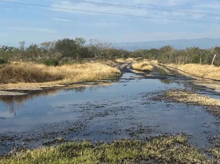 Huachicoleros provocan fuerte derrame de hidrocarburos con toma clandestina en Tamaulipas