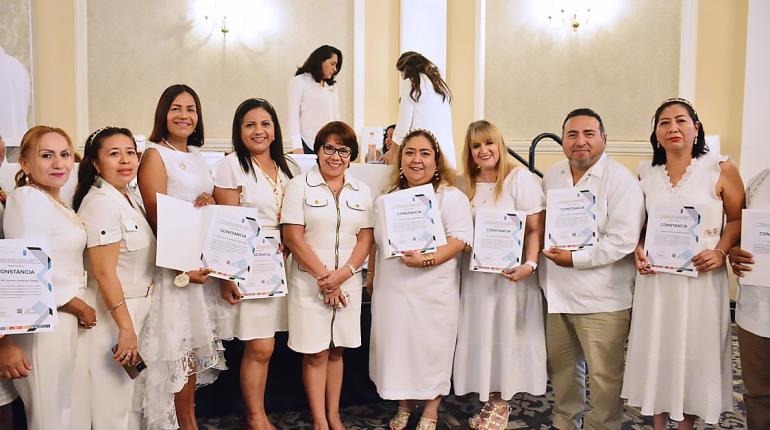 Se gradúan 94 docentes de diplomados de Educación Especial