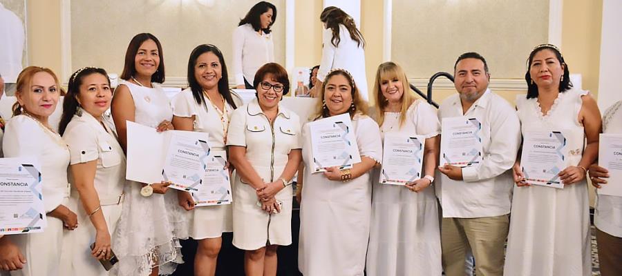 Se gradúan 94 docentes de diplomados de Educación Especial