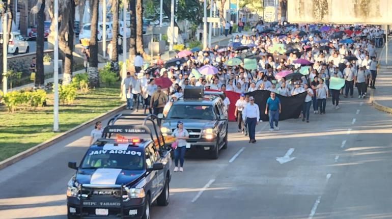 Por falta de acuerdos, marchan más de 300 trabajadores del STAIUJAT