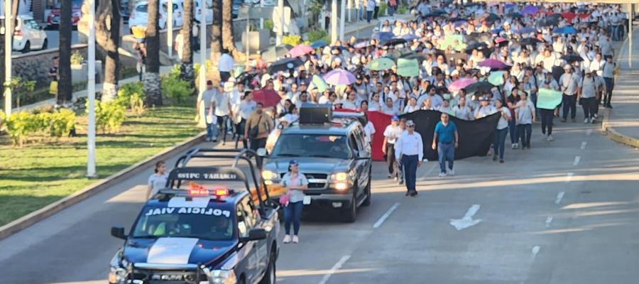 Por falta de acuerdos, marchan más de 300 trabajadores del STAIUJAT