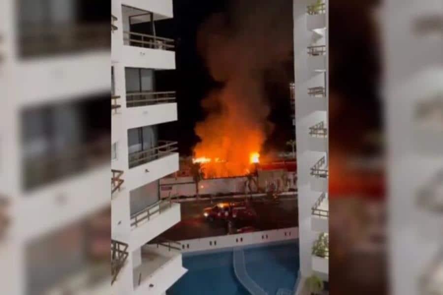 Incendian restaurante en playa Los Morros, en Acapulco