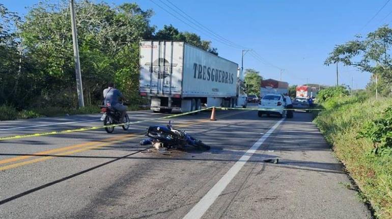 Impactan a pasajeros de motocicleta cerca de Frontera, Centla