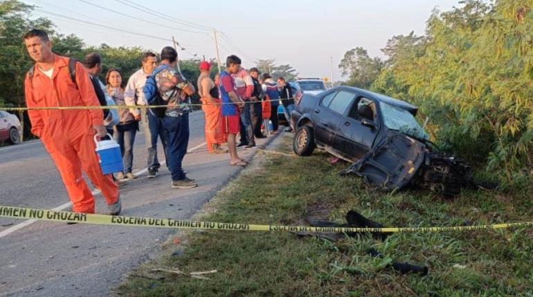 Muere conductor tras chocar de frente contra tráiler en la Cárdenas-Coatzacoalcos