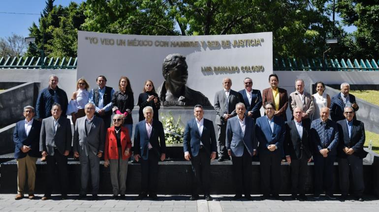 Alejandro Moreno monta guardia de honor en memoria de Luis Donaldo Colosio