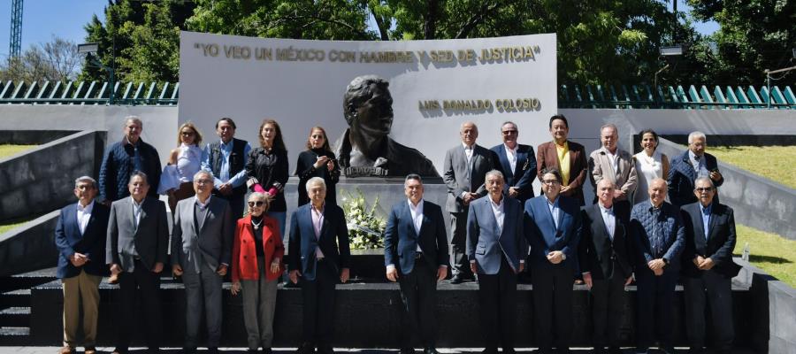 Alejandro Moreno monta guardia de honor en memoria de Luis Donaldo Colosio