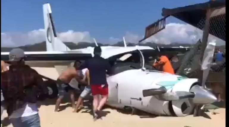 Desplome de avioneta en Puerto Escondido deja un muerto