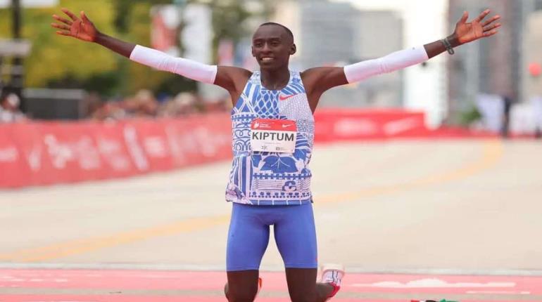 Kelvin Kiptum poseedor de récord mundial en Maratón, muere en accidente