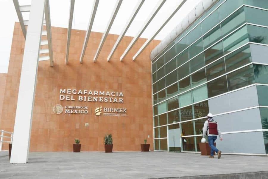 Buscan eliminar plagas en Megafarmacia del Bienestar