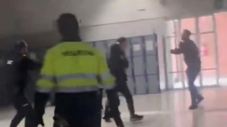 Joven con cuchillo genera pánico en estación de autobuses en Sevilla