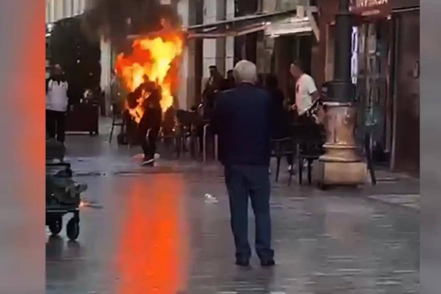 Sujeto muere tras rociarse gasolina y prenderse fuego en Cartagena, España