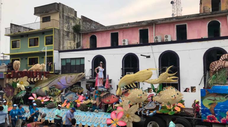 Carros alegóricos regresan a ruta tradicional del malecón a la Deportiva 