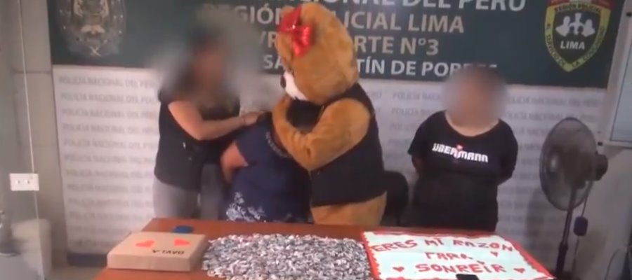 Policía de Perú se disfraza de "osito" para detener a narcomenudistas en San Valentín