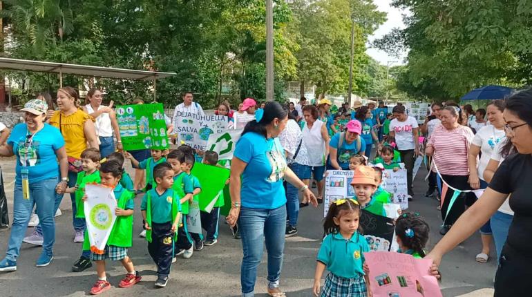 Niños de preescolar sensibilizan sobre cuidado del medio ambiente en Atasta