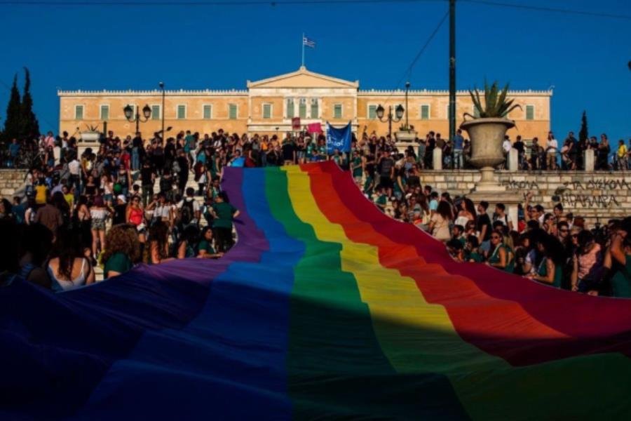 Aprueban en Grecia matrimonio homosexual y adopción por parejas del mismo sexo