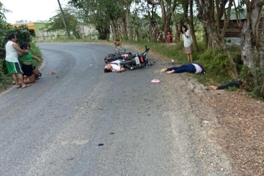 Motociclistas chocan de frente en Nacajuca