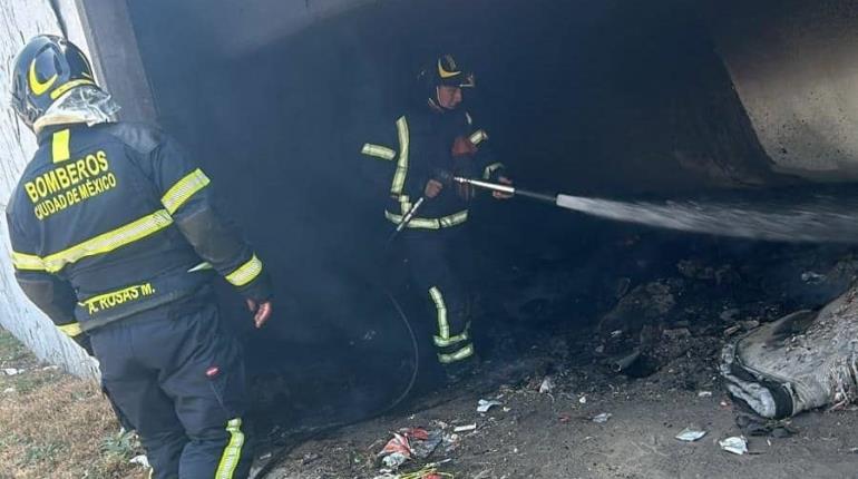 Causa alarma quema de basura a las afueras de la línea B del Metro de CDMX