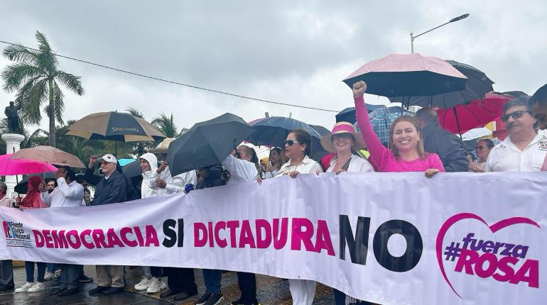 Pese a lluvias, celebra Frente Cívico participación de tabasqueños en marcha