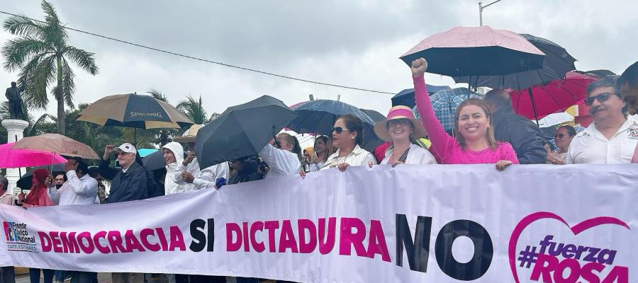 Pese a lluvias, celebra Frente Cívico participación de tabasqueños en marcha