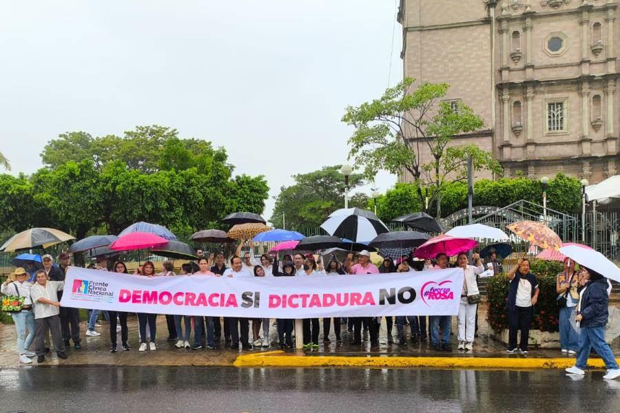 Replican en Villahermosa la Marcha por la Democracia