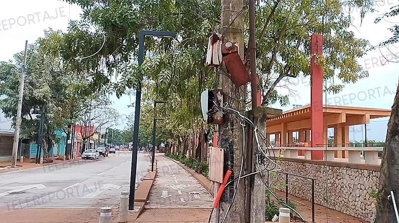 Expuestas instalaciones eléctricas en malecón de Gaviotas