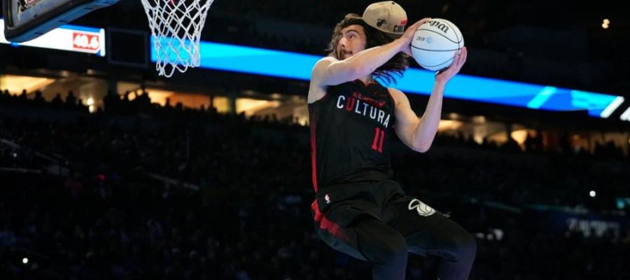 Jaime Jáquez Jr participa con bandera de México en concurso de clavadas del NBA All-Star