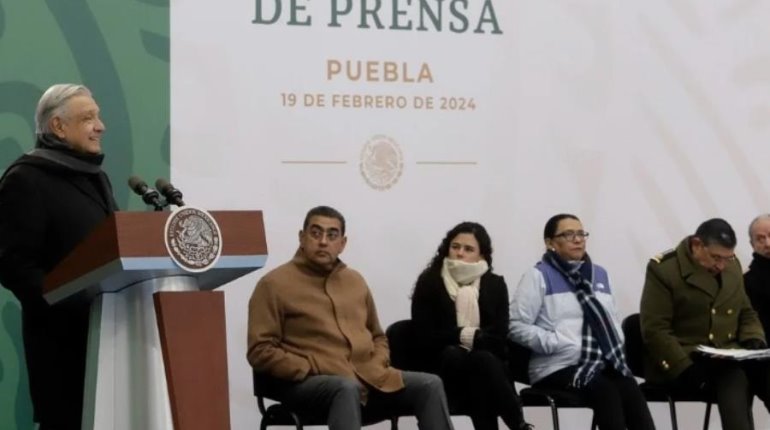 Evita AMLO pronunciarse sobre quejas de morenistas por adhesión de expriistas con candidaturas