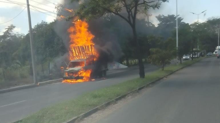 Cortocircuitos provocan incendio de vehículos en diferentes zonas de Centro