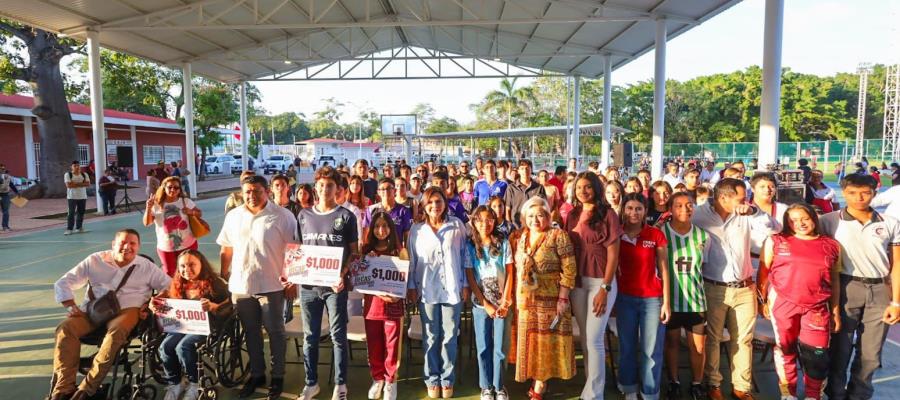 Beca Centro por un año a 50 deportistas