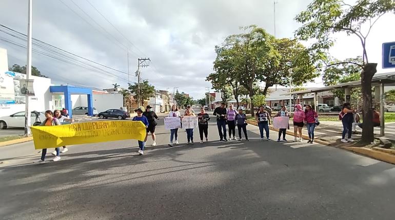 Vuelven a protestar trabajadores de guardería para pedir aumento salarial