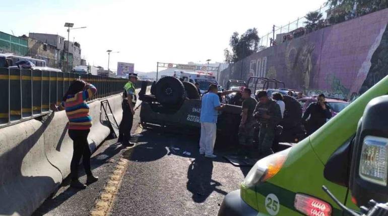 Un muerto y 5 heridos, saldo de volcadura de auto de Sedena en la México-Pachuca