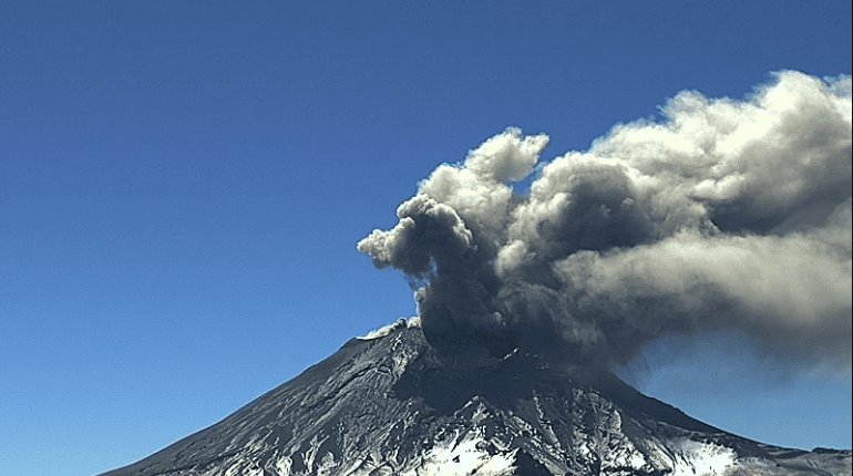 Volcán Popocatépetl emite fumarolas y caída de ceniza en 4 estados 