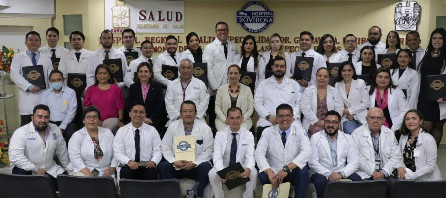 Se gradúan 33 médicos residentes de hospitales de la Mujer y Rovirosa