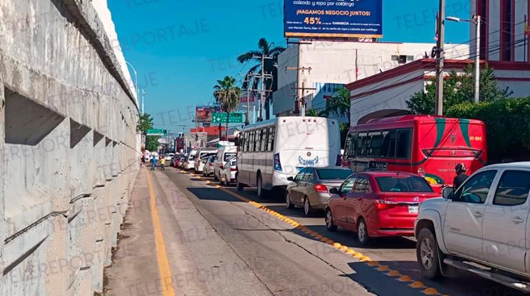 Confinan carril exclusivo para retorno en Ruiz Cortines en intersección con Mina