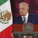 naAl grito de "Fuera Rocha", recibieron a AMLO en Mazatlán para exigir respeto a la autonomía de UAS