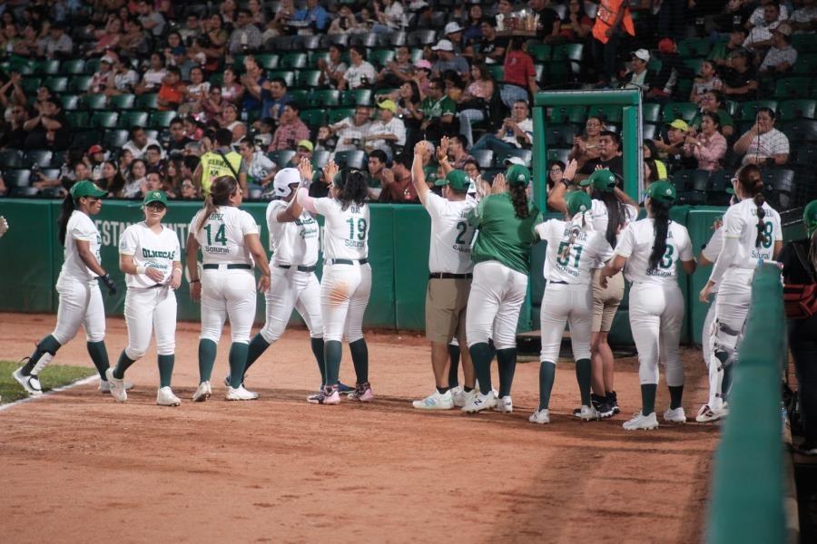 Las Olmecas vencen 9-6 a El Águila Femenil en el primero de la serie en el Centenario