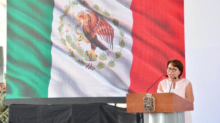 México es un país libre y democrático, afirma Egla Cornelio en ceremonia por el "Día de la Bandera"