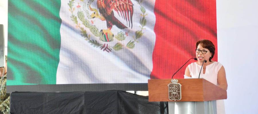 México es un país libre y democrático, afirma Egla Cornelio en ceremonia por el "Día de la Bandera"