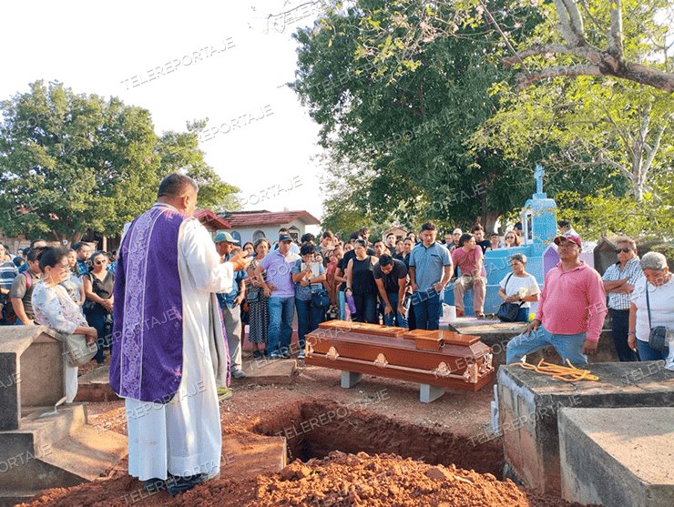 Familiares y amigos dan último adiós a Damariz