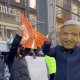 "No está solo": migrantes mexicanos protestan frente al NYT en apoyo a Obrador