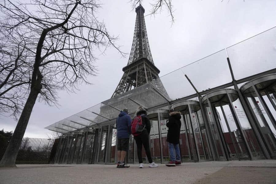 Reabren Torre Eiffel tras huelga de trabajadores