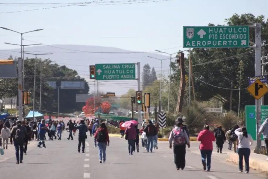 Convoca CNTE a bloqueo carretero en Oaxaca para exigir diálogo con AMLO